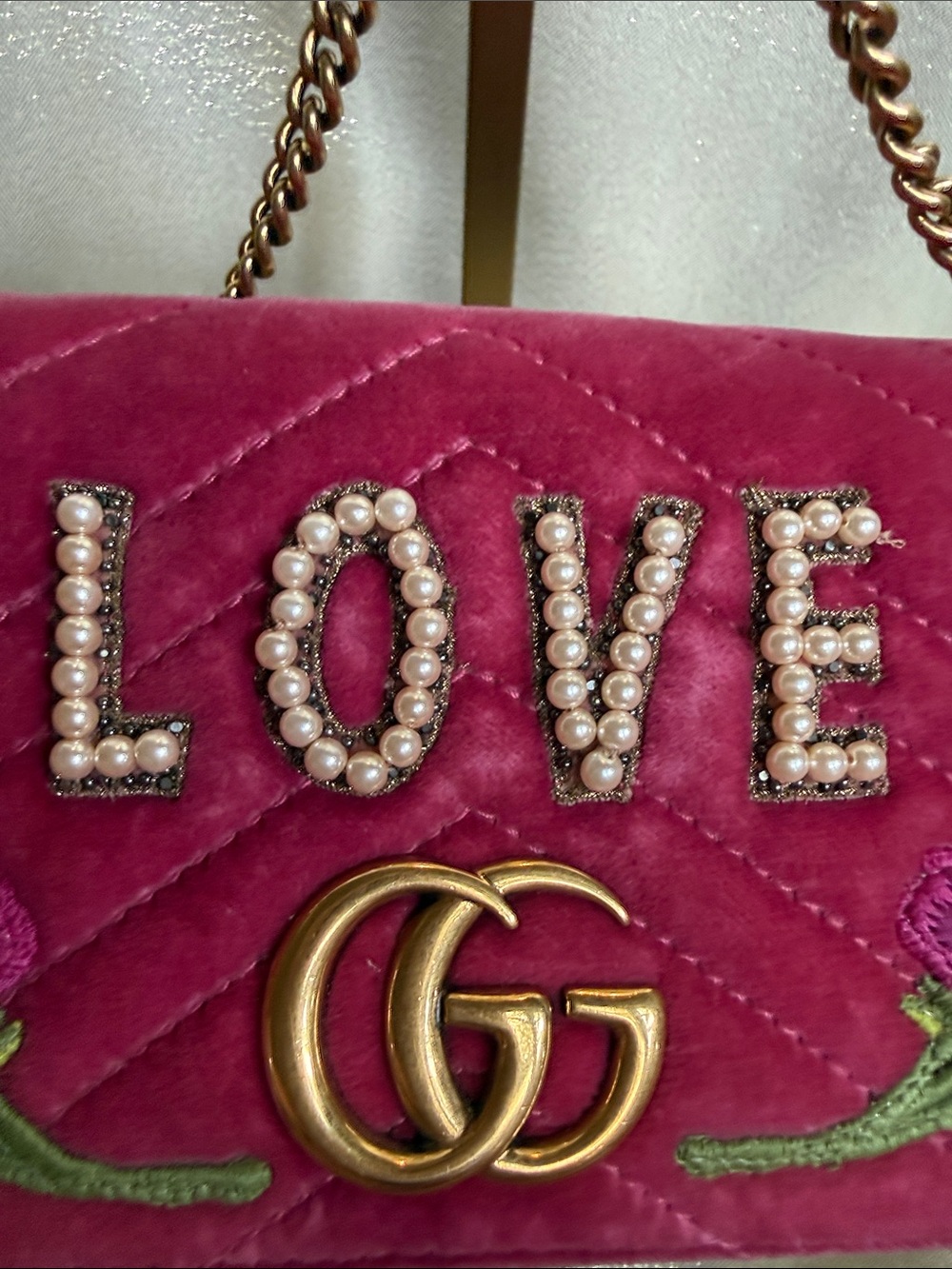 Gucci Fuchsia Velvet 'LOVE' Shoulder Bag with Floral Embroidery - Picture 3 of 9